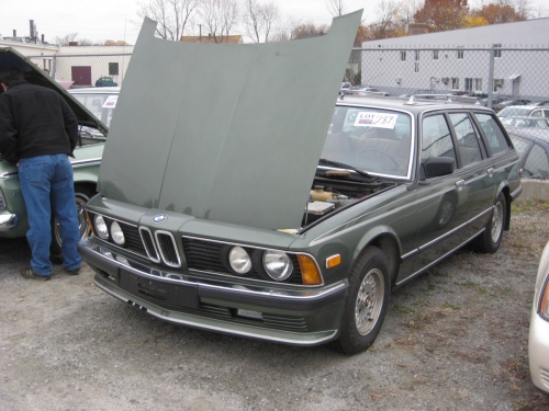 1981-es BMW 733i: a hetes kombi