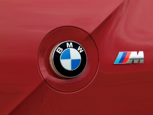 Fejtsük meg a titkot: Honnan ered a BMW logo?