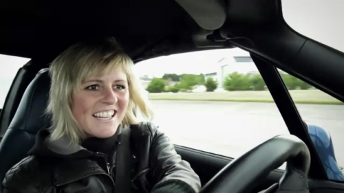 Videó: Sabine Schmitz, a világ leggyorsabb taxisofőrje.